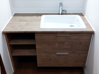 木の質感やぬくもりを感じられる木目調でスタイリッシュに　目黒区M様邸